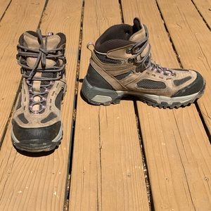 Vasque hiking boots size 9.5